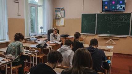 Без фізики, але з фізкультурою: в українських школах приберуть частину обов’язкових предметів