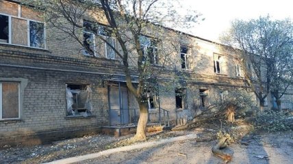 Боевики "ДНР" обстреляли жилые районы и медиков прифронтового города на Донбассе (фото)