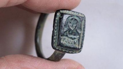 Обнаружили древний перстень с изображением святого Николая 