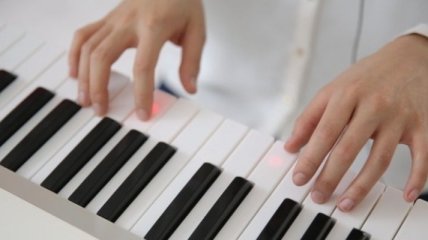 "Умное" пианино способно за 5 минут научить играть 