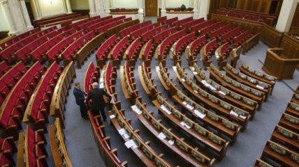 Слишком мало людей: депутаты перенесли голосование за важный законопроект 