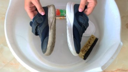 Як почистити біле взуття від бруду