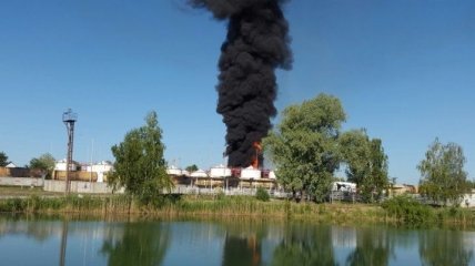 Под Киевом горит нефтебаза: пострадали 4 человека