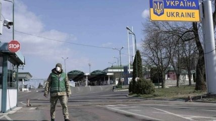 Хто та яким чином може перетнути український кордон під час дії воєнного стану