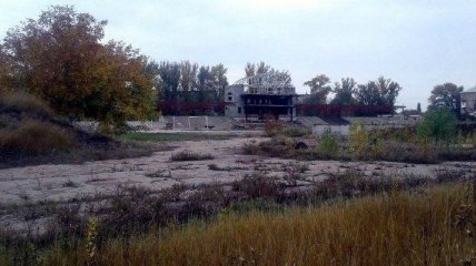 Как выглядит стадион возле оккупированного Донецка: постапокалиптические фото