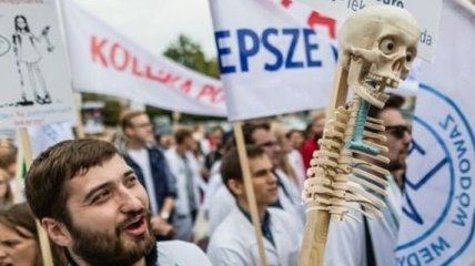 В Польше медики вышли на акцию протеста
