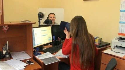 В Украине хотят частично изменить правила фотографирования на документы