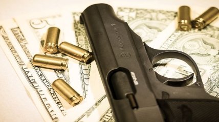 В США напавший на банк стрелок убил 4 человека