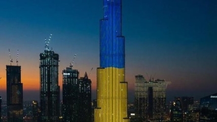 Найвища будівля світу стало синьо-жовтою: як в різних країнах вітали Україну з Днем Незалежності (фото)
