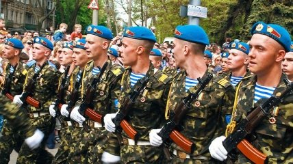 Сегодня в Украине отмечают День аэромобильных войск