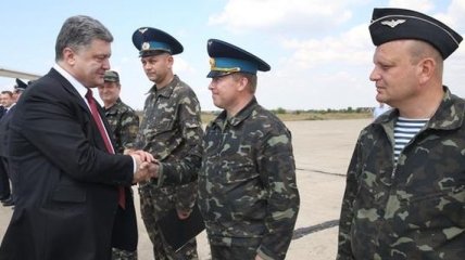 Порошенко встретился с украинскими  военными в Николаеве