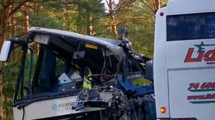 В Польше столкнулись два рейсовых автобуса и бус, пострадали украинки 