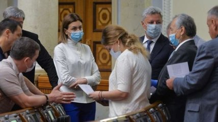 Вакарчук заявив, що хоче позбутись мандату попри рішення Ради