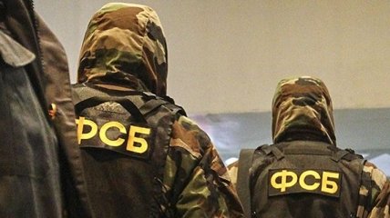 В Крыму неизвестные с оружием вывели из мечети 100 человек