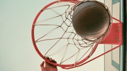 "Предсказывает" ход игры: ИИ помогает с тактикой баскетбольным тренерам (Видео)