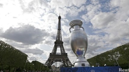 В Париже прошла презентация логотипа "Евро-2016"  