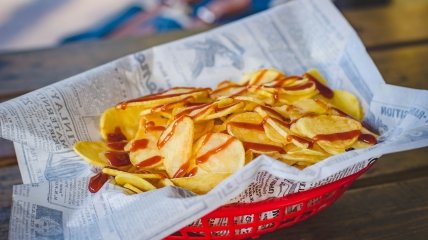 Домашние картофельные чипсы - отличная закуска для вечеринки