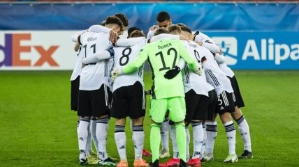 Вратарь сборной Германии оконфузился в игре молодежного Евро (видео)