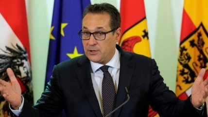Экс-вице-канцлера Австрии подозревают в шпионаже за однопартийцами