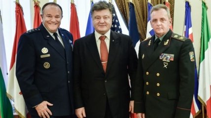 Порошенко посетил штаб объединенных сил НАТО