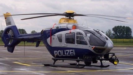 В Глазго полицейский вертолет упал на крышу паба