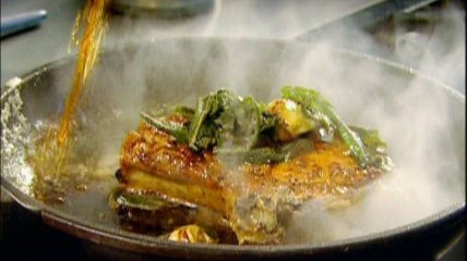 Свинная отбивная с яблоками и цикорием