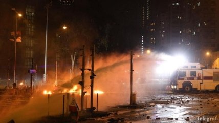 Протесты в Гонконге: демонстранты подожгли мост, огонь неконтролируемо распространяется 