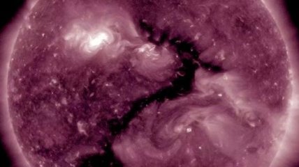 NASA показало "вопросительный знак" на Солнце