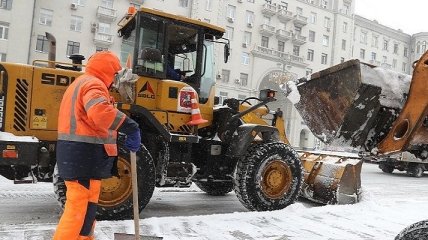 На Москву обрушился рекордный снегопад: фото и видео погодного апокалипсиса