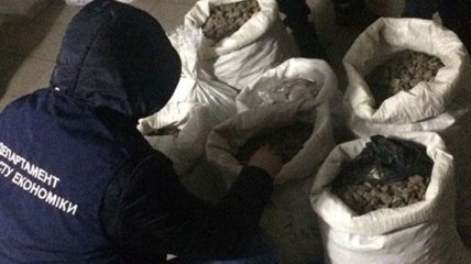 Полиция: в Ровно изъято почти 140 кг янтаря