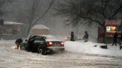 За сутки спасатели извлекли со снежных заносов 14 машин на Одесщине