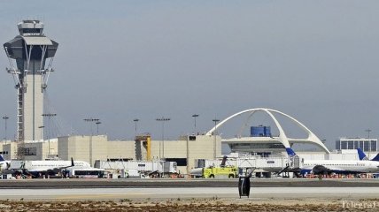 В аэропорту Лос-Анджелеса ищут бомбу