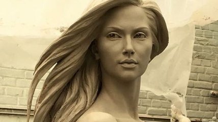 Пугающе реалистичные скульптуры женщин (Фото)