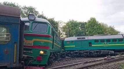 В "Укрзализныце" назвали версии столкновения поездов на Хмельнитчине
