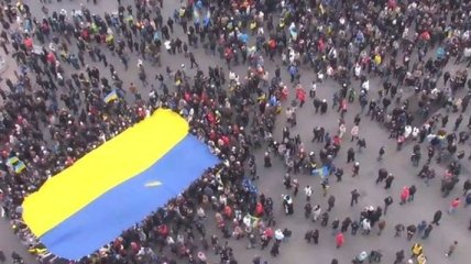 Евромайдан: на Банковой поют Гимн Украины