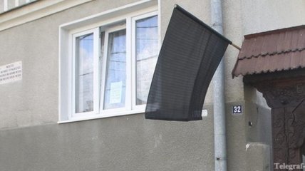 День вступления Хорватии в ЕС встречают с черными флагами в руках  