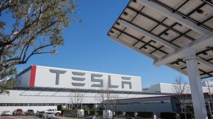 Поставки электромобилей Tesla в Японию запрещены