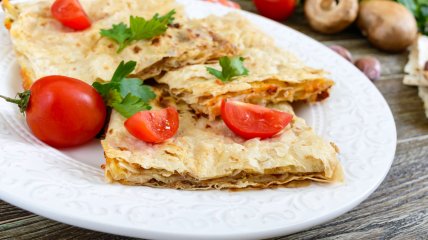 Когда гости на пороге, спасет пирог из лаваша «Мясная карта»