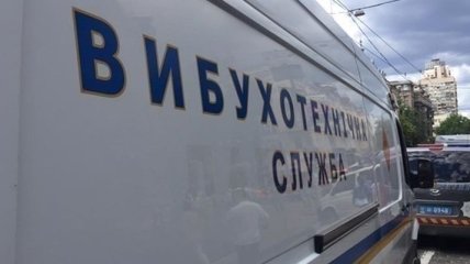 ЧП в аэропорту Одессы: неизвестный снес шлагбаум и кричал о минировании  