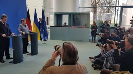 Лидеры Украины, Германии и Франции проведут переговоры в Ахене