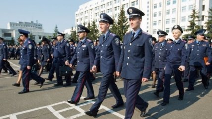 Яценюк попросил усилить меры безопасности на 9 мая