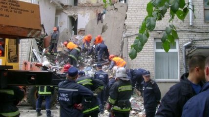Правительство ликвидирует последствия разрушения дома в Луцке