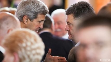 Что обсуждали Порошенко и Керри?