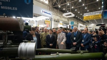 Зеленский посетил выставку военной техники "Оружие и безопасность"