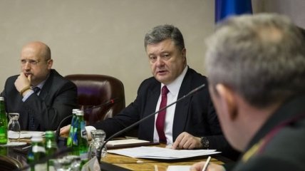 Порошенко с членами СНБО провел совещание по ситуации в зоне АТО