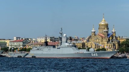 Корабли РФ приказали 4 судам в экономической зоне Литвы изменить курс