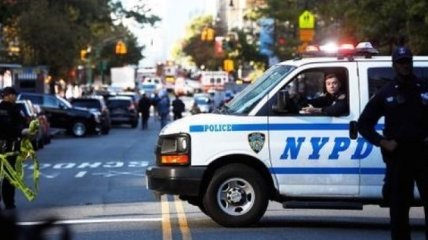 В Нью-Йорке неизвестный дважды открыл стрельбу по полицейским