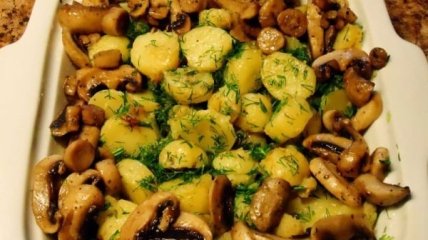 Картопля з грибами та сиром — смачна страва без клопоту та суєти на кухні