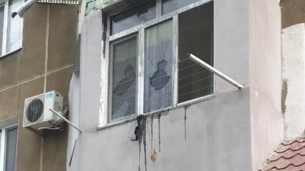Неизвестный в Одессе кинул "коктейль Молотова" в окно квартиры