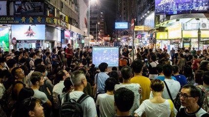 Протести у Гонконзі: поліція розганяє активістів сльозогінним газом